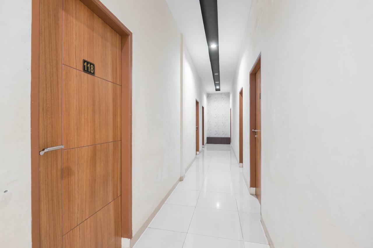 Hotel Astra Novilia ماكاسار المظهر الخارجي الصورة