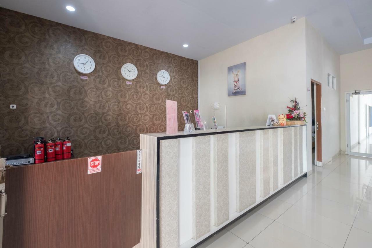 Hotel Astra Novilia ماكاسار المظهر الخارجي الصورة