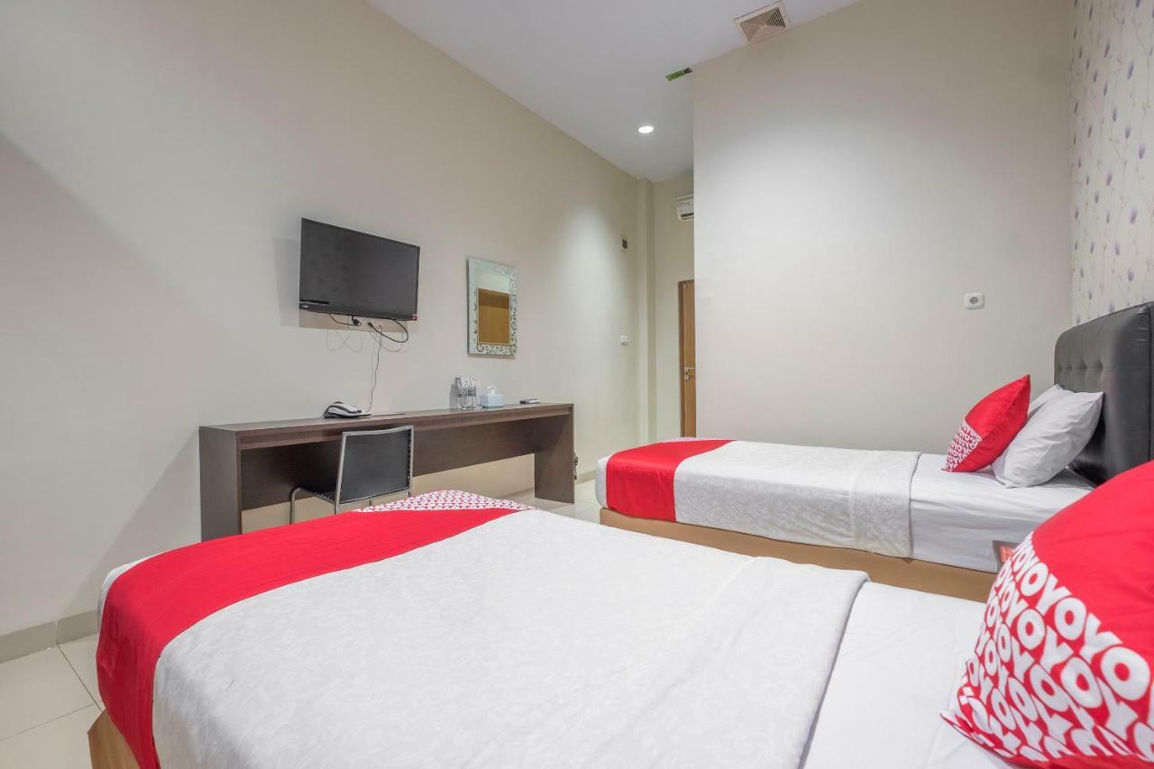 Hotel Astra Novilia ماكاسار المظهر الخارجي الصورة